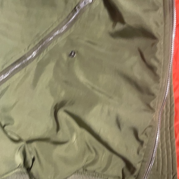 Army Green MNML Bomber XL - Picture 4 of 5